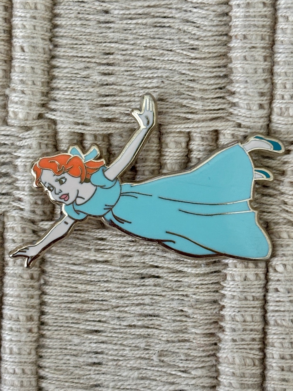 DISNEY 2008 Wendy Darling Flying Over London Peter Pan Pin